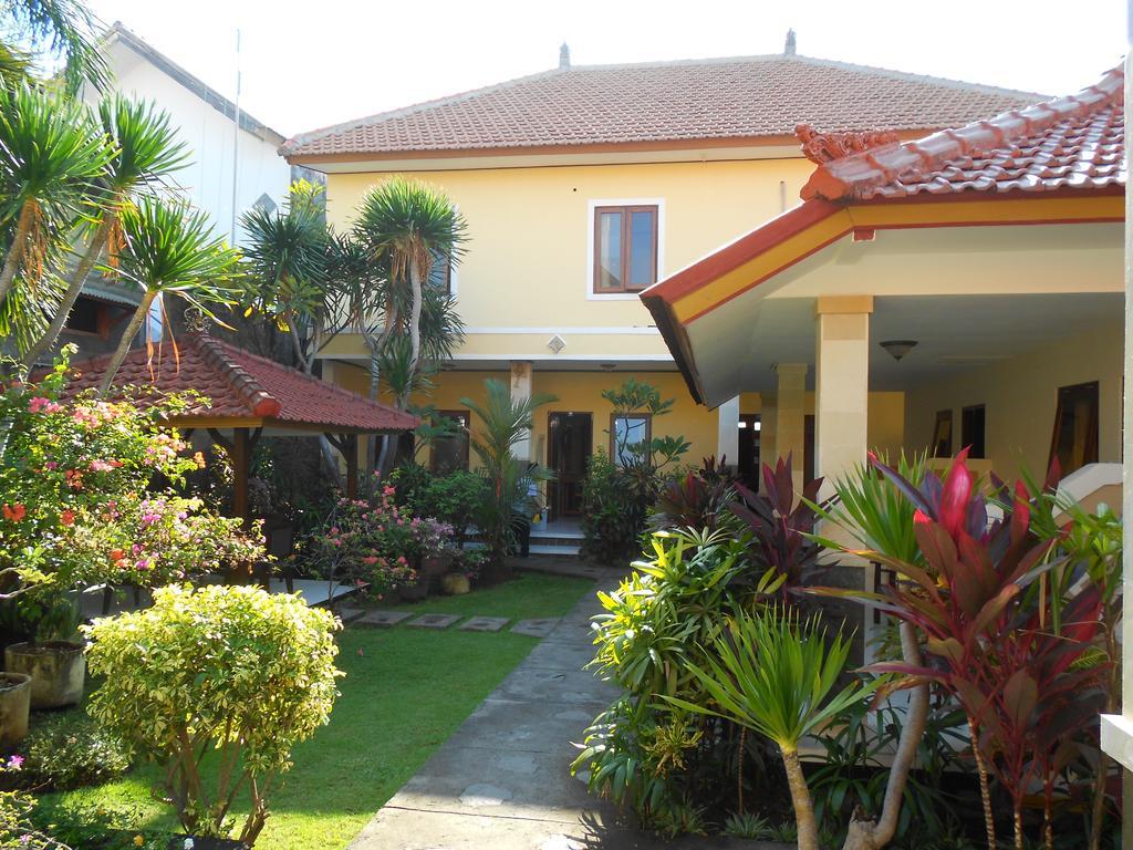 Hotel Grand Wijaya Singaraja Quarto foto